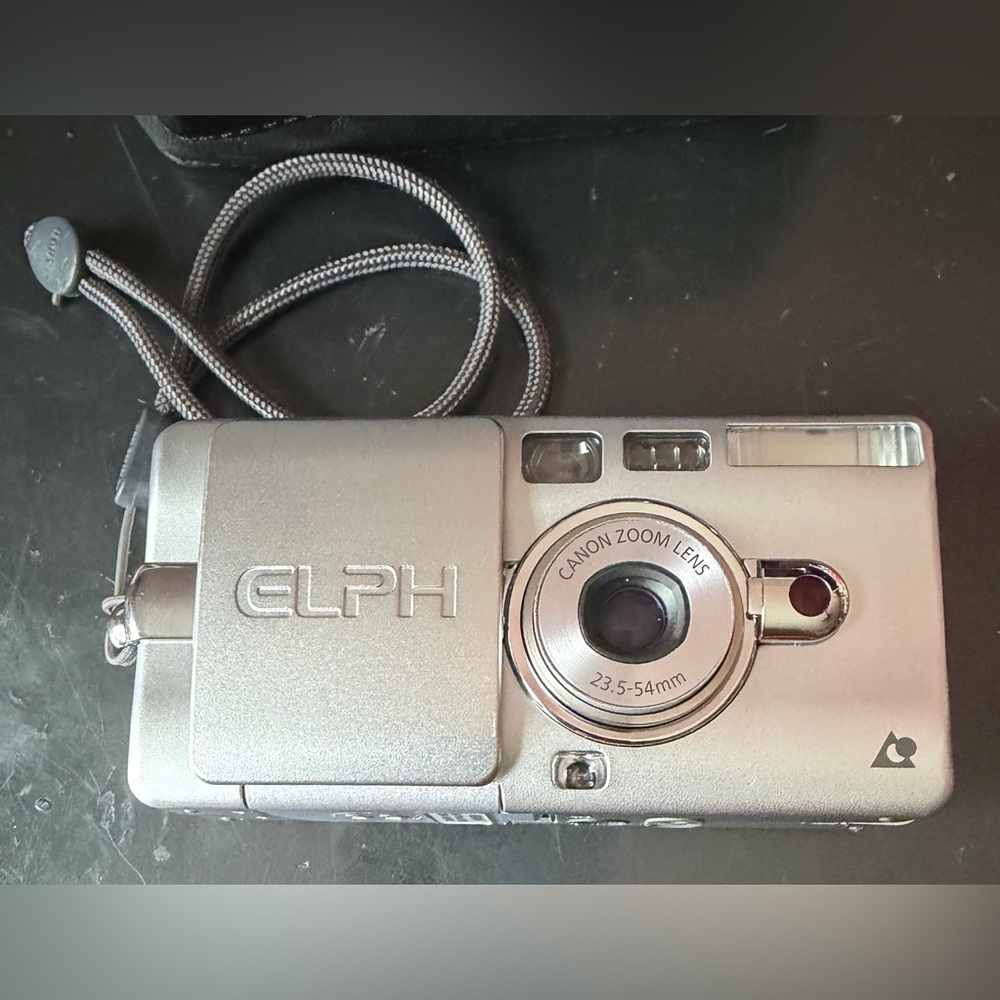Canon ELPH Z3 Compact Digital APS Point Shoot Camera Zoom W/ Case - Tested